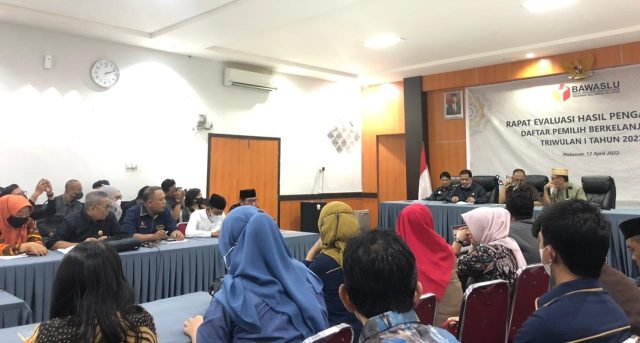 Bawaslu Luwu Timur Hadiri Rapat Evaluasi Hasil Pengawasan DPB Triwulan I Tahun 2022 Tingkat Provinsi