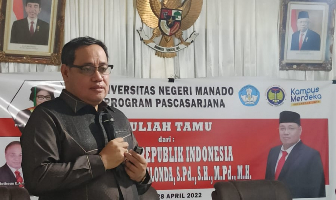 Isi Kuliah Umum di Unima, Herwyn Ajak Mahasiswa Beri Kritikan Konstruktif kepada Bawaslu