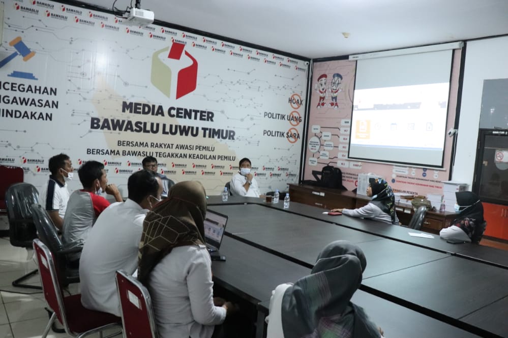 Perkuat Keterbukaan Informasi Publik, Bawaslu Luwu Timur Gelar Rapat Bersama Dinas Kominfo