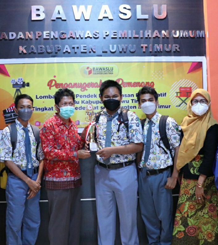 Terima Hadiah Lomba, Peserta Sampaikan Apresiasi dan Harapannya Kepada Bawaslu Luwu Timur