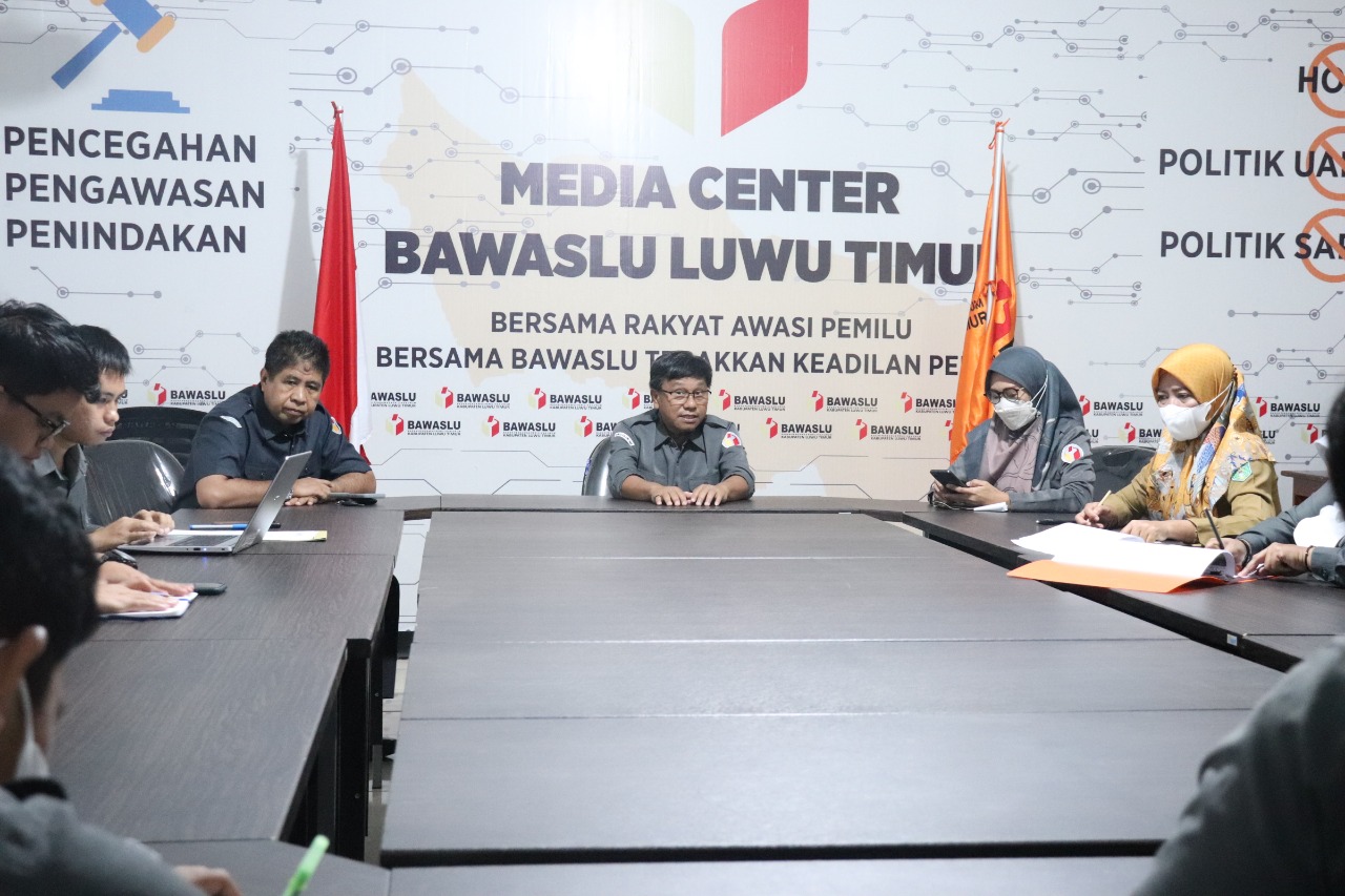 Menjaga Kedisiplinan dan Perkuat Soliditas Lembaga, Bawaslu Luwu Timur Gelar Rapat Internal