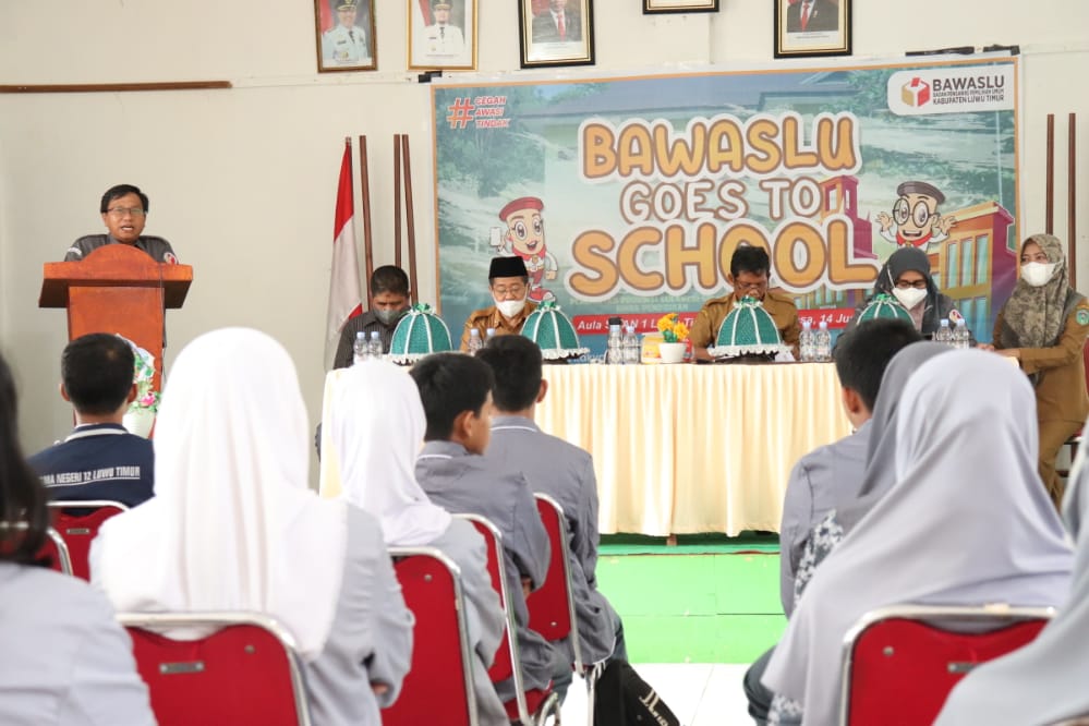 ‘Bawaslu Goes to School’ Strategi Edukasi Pemilih Pemula dalam Berdemokrasi