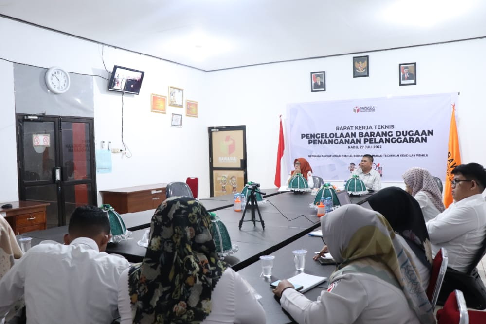 Bawaslu Luwu Timur Bekali Pegawai Mengelola Barang Dugaan Pelanggaran