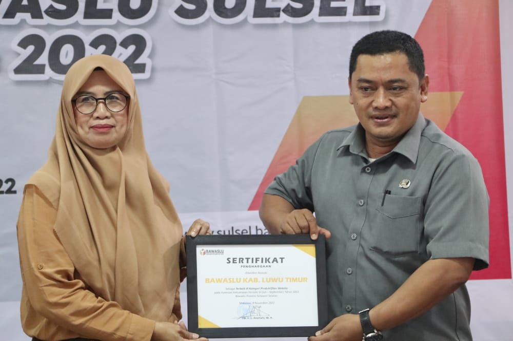 Bawaslu Lutim Sabet Dua Kategori Apresiasi Kehumasan dari Bawaslu Sulsel