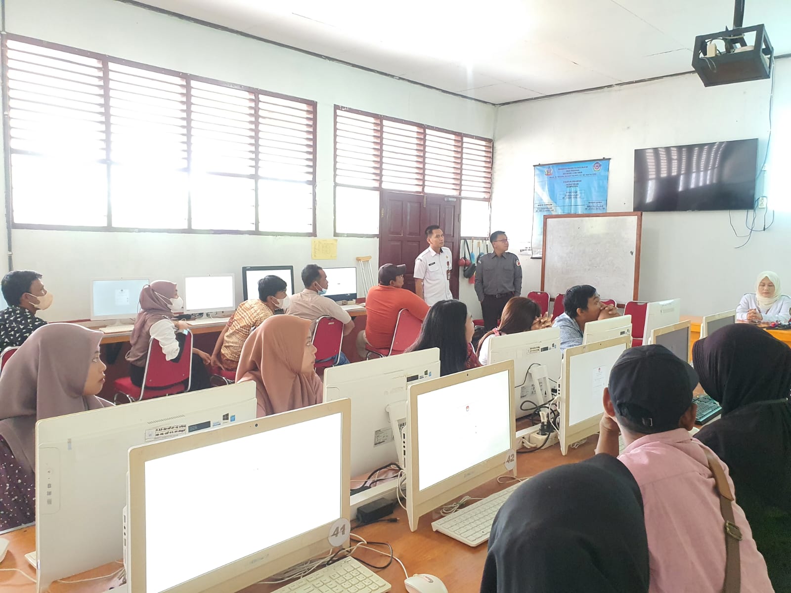 Bawaslu Luwu Timur Lakukan Pengawasan Langsung Tes CAT PPS