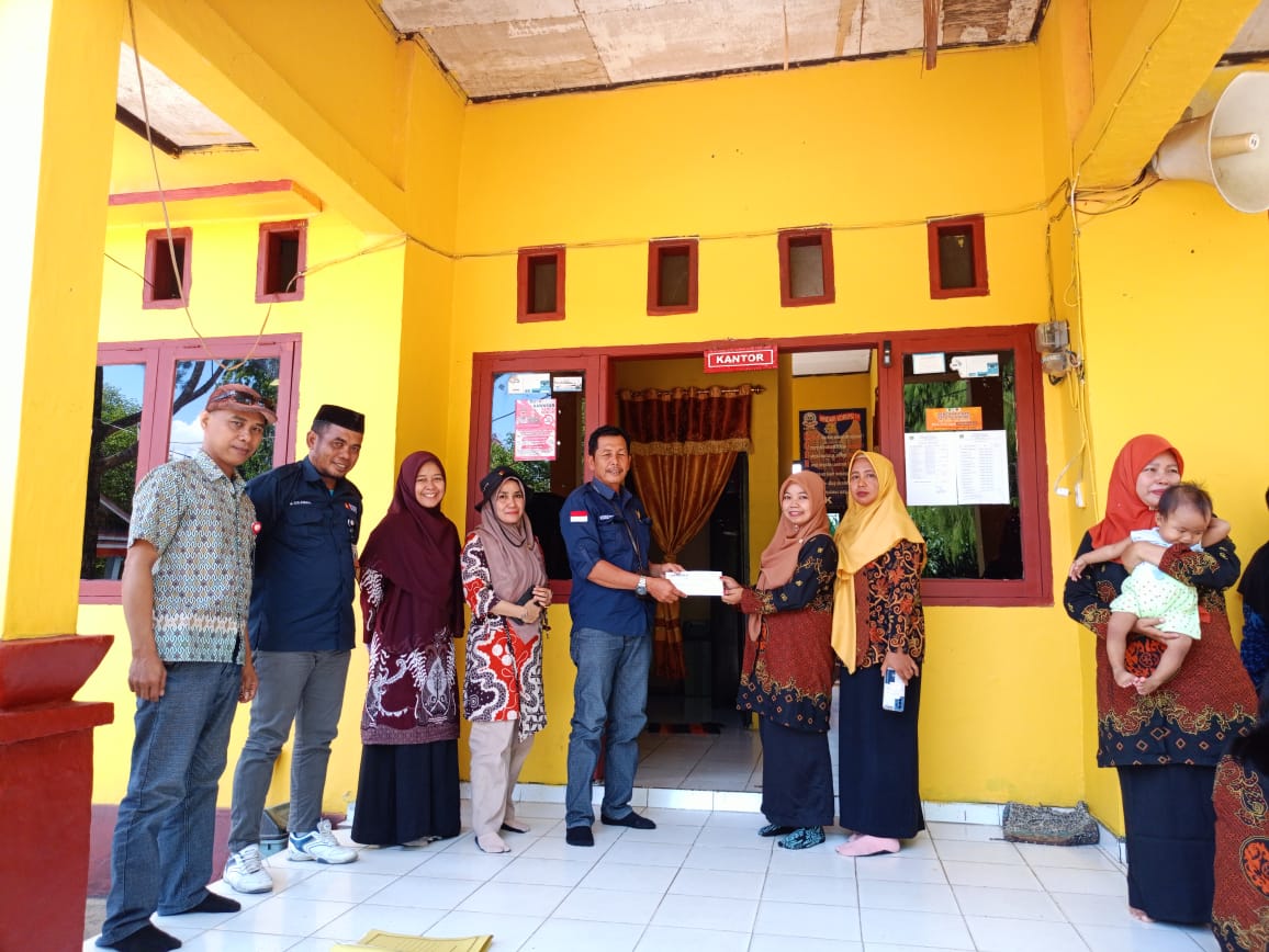 Kunjungi Sekolah, Panwascam Kalaena Sosialisasi Netralitas ASN