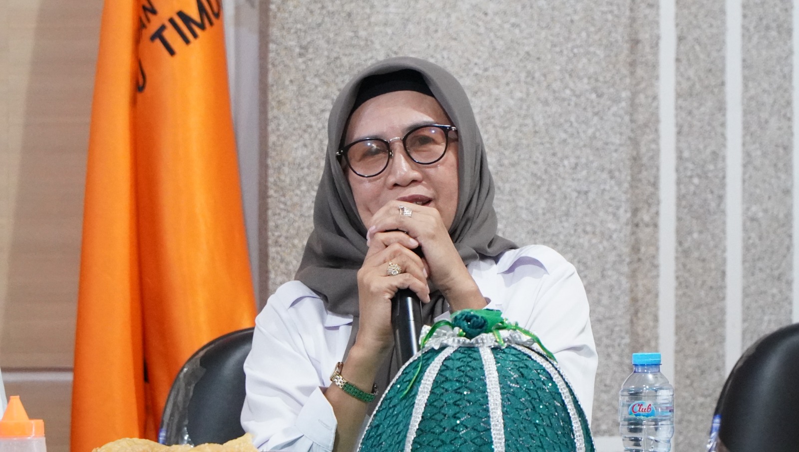 oordiv Penanganan Pelanggaran dan Penyelesaian Sengketa (P3S) Sukmawati Suaib saat memberikan arahan dalam kegiatan kegiatan pengelolaan dan pelayanan data informasi publik Bawaslu Luwu Timur, Rabu (25/6/2025)