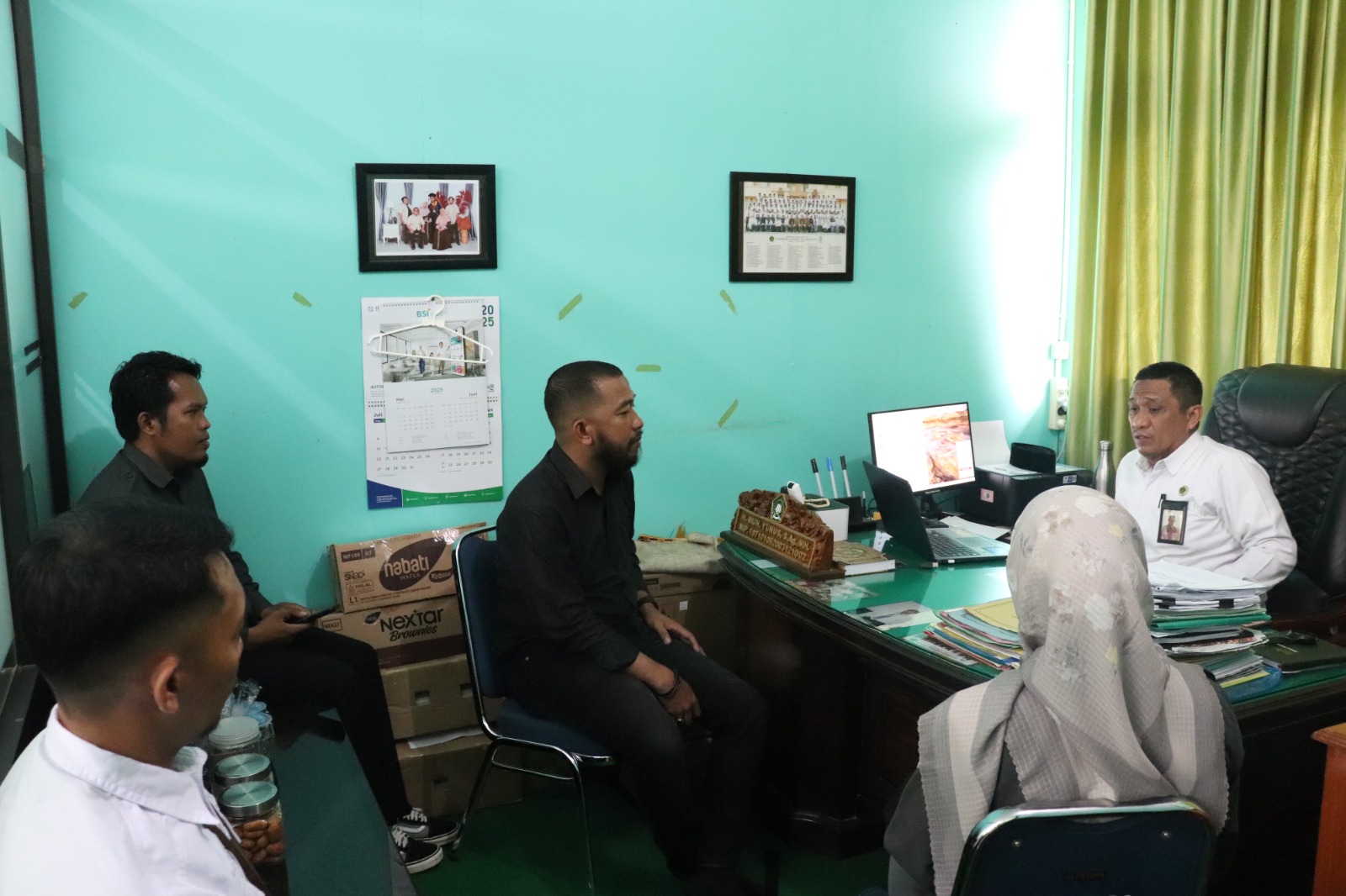 Koordinator Divisi Hukum, Pencegahan, Partisipasi Masyarakat dan Humas (HP2H) Bawaslu Luwu Timur Sulkifli saat koordinasi ke Kantor Kementerian Agama (Kemenag) Luwu Timur, Selasa (22/7/2025).