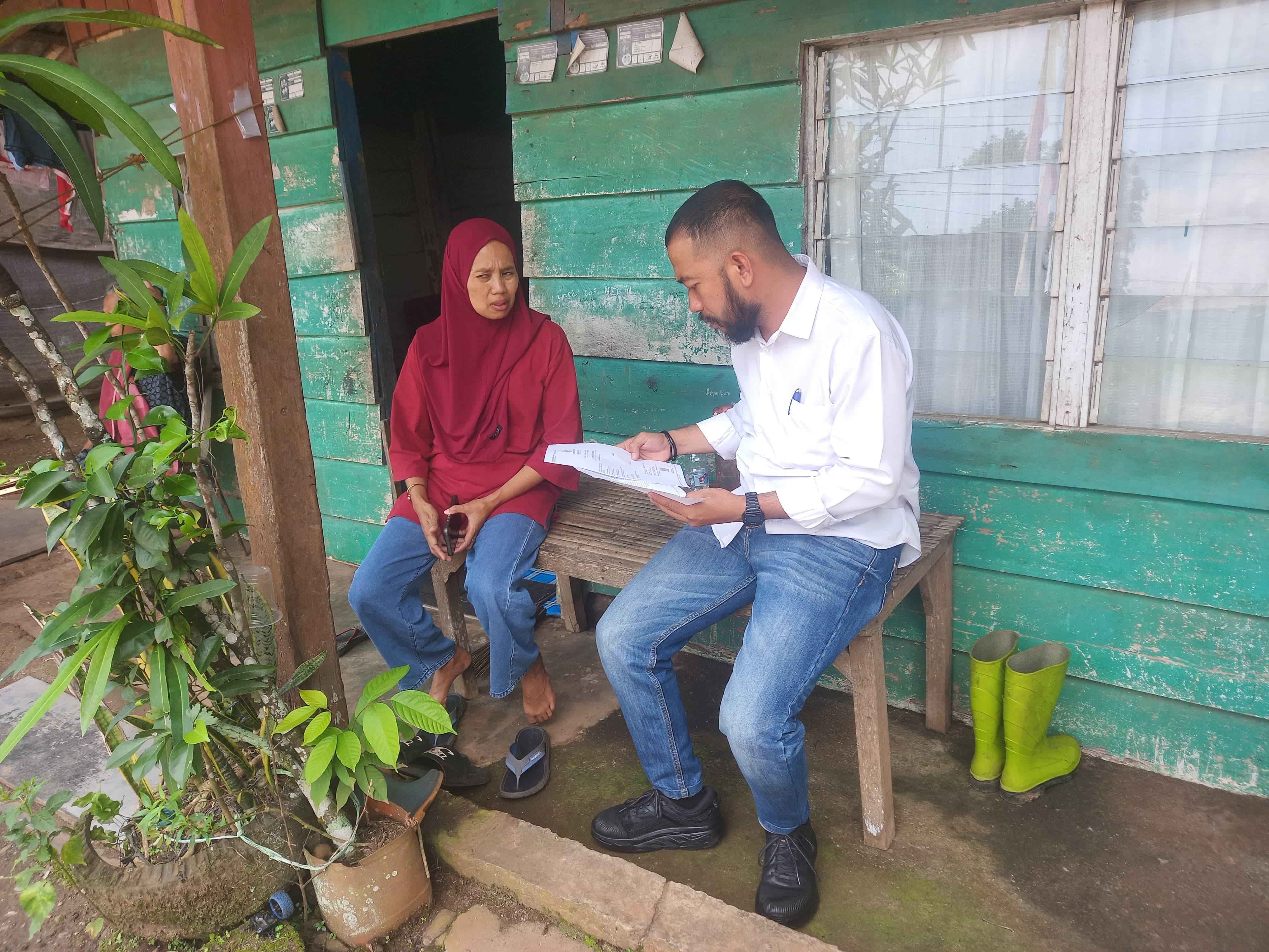Koordinator Divisi Hukum, Pencegahan, Partisipasi Masyarakat dan Humas Sulkifli bersama tim fasilitasi pengawasan melakukan Uji Petik di Kecamatan Wasuponda, Selasa (5/8/2025)