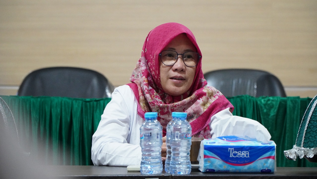 Ketua Bawaslu Provinsi Sulawesi Selatan Mardiana Rusli saat menyampaikan arahan dalam kegiatan Evaluasi Pengawasan Pemutakhiran Data Pemilih Berkelanjutan (PDPB) yang digelar di kantor Bawaslu Luwu Timur, Kamis (20/11/2025)