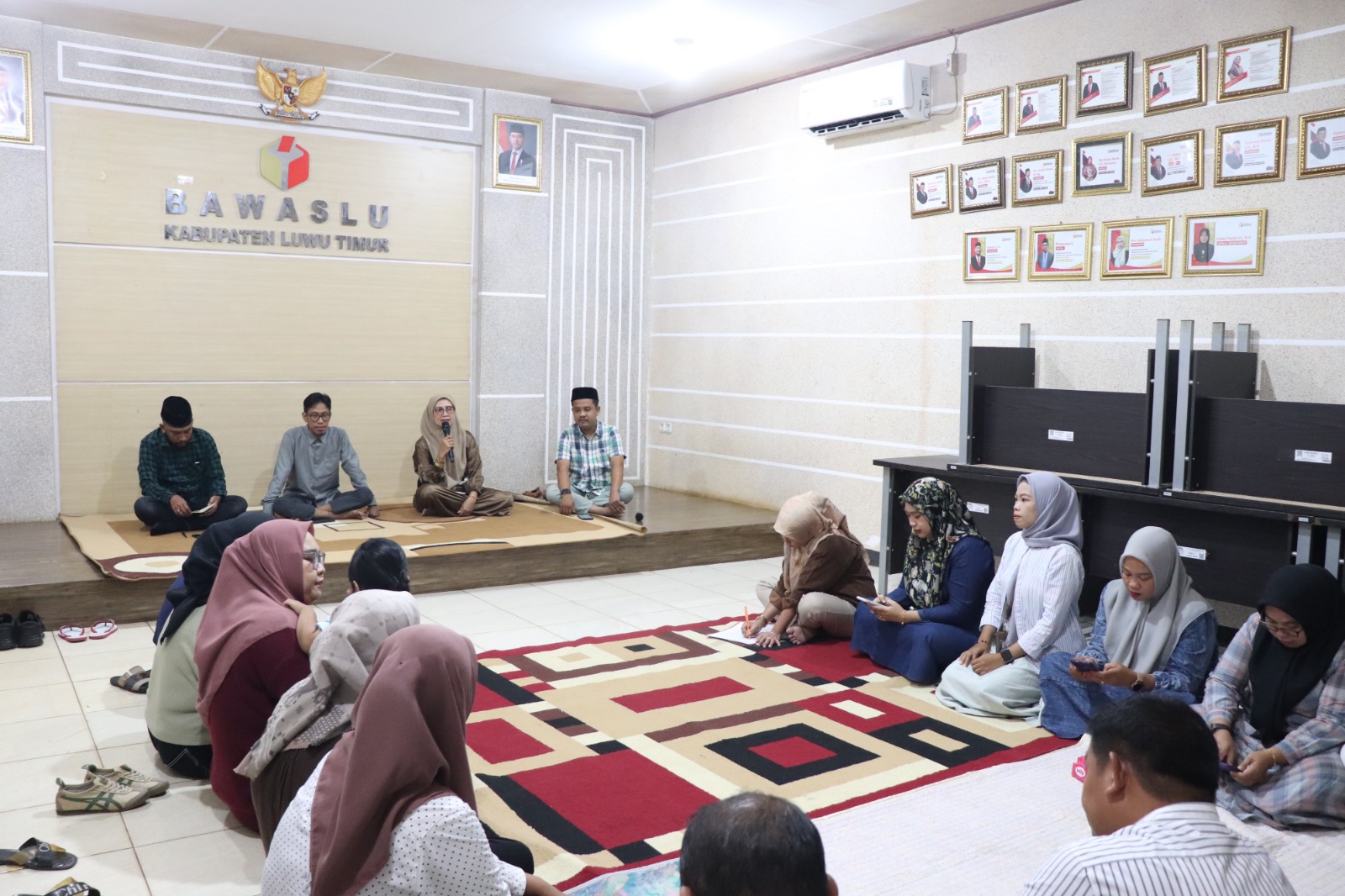 Koordinator Divisi Penanganan Pelanggaran dan Penyelesaian Sengketa Bawaslu Luwu Timur Sukmawati Suaib saat menyampaikan kultum jumat sehati, Jumat (27/2/2026). 