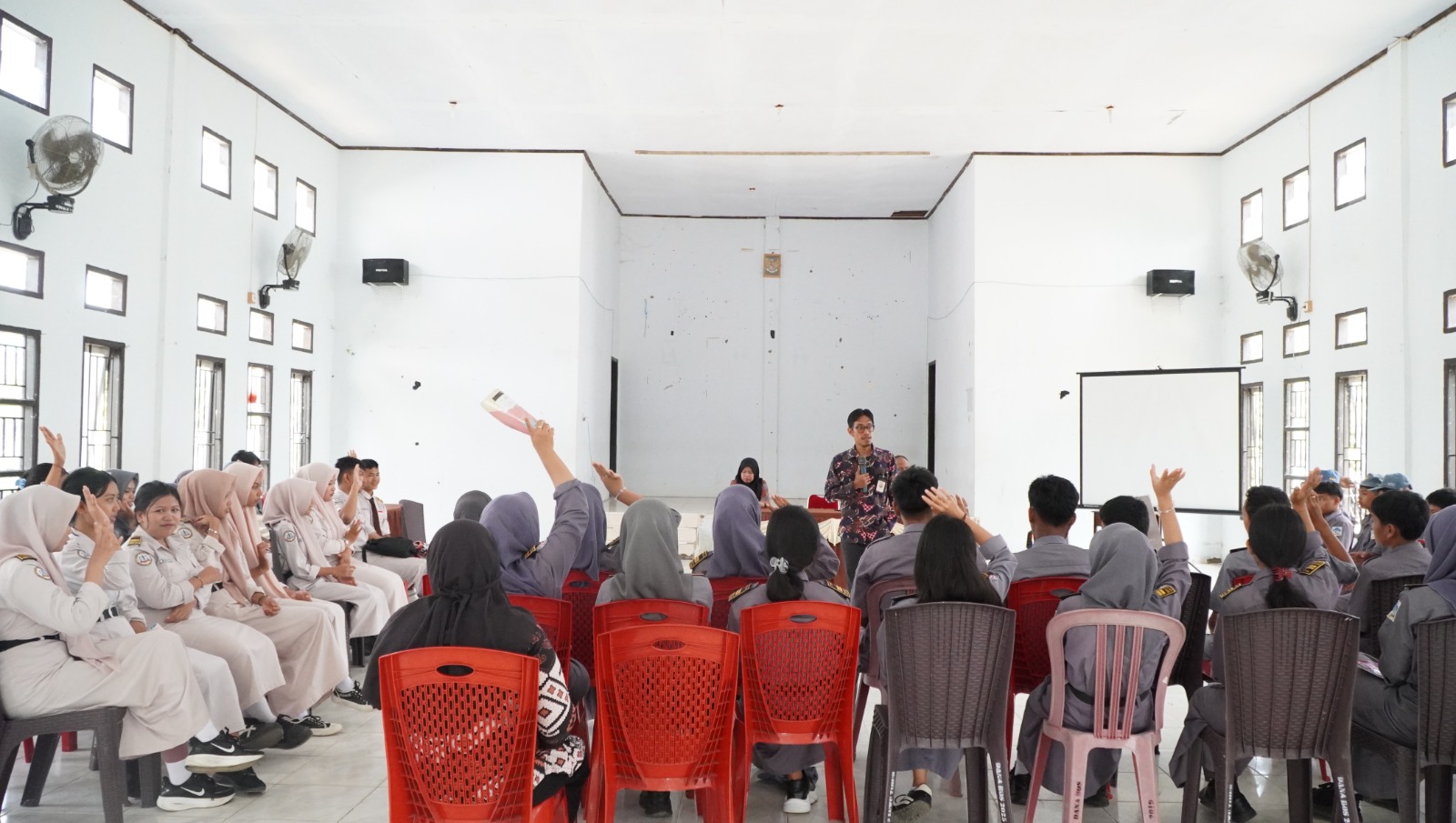 Konsolidasi Demokrasi di SMKN 2 Luwu Timur, Kecamatan Wotu, Kamis (30/4).