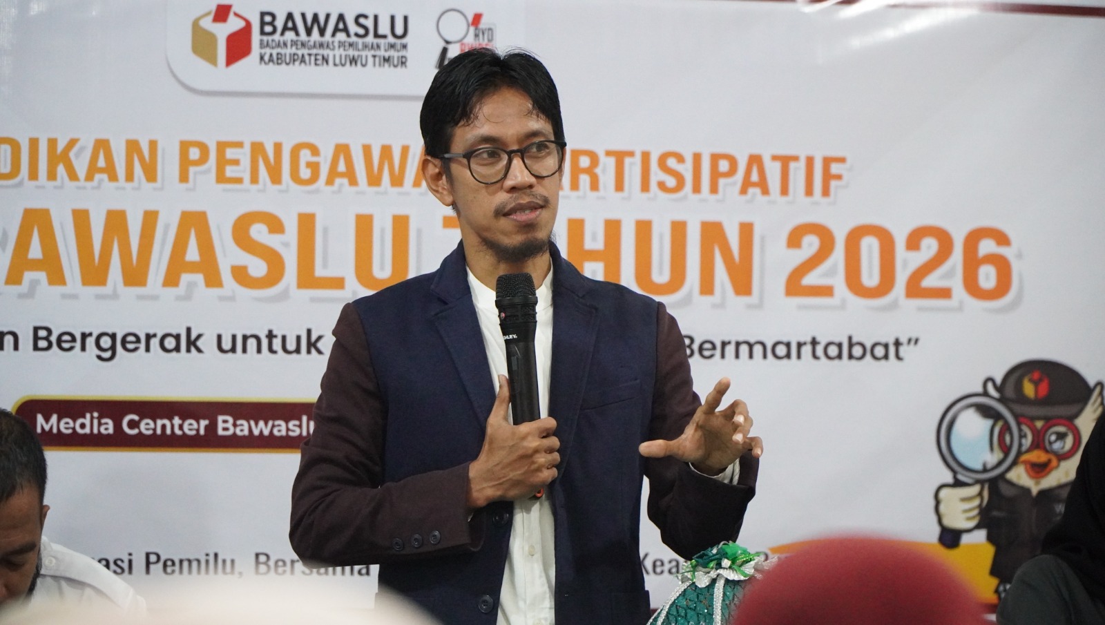 Ketua Bawaslu Luwu Timur Pawennari saat membuka kegiatan Pendidikan Pengawas Partisipatif (P2P) yang diselenggarakan di Kantor Bawaslu Luwu Timur, Senin (18/5/2026).