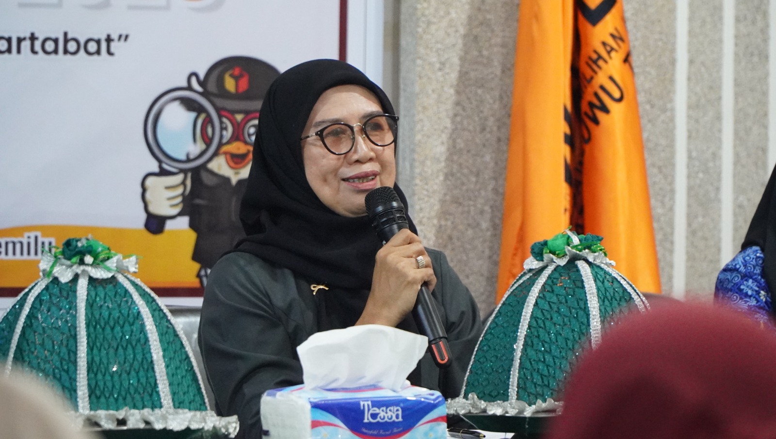 Koordinator Divisi Penanganan Pelanggaran dan Penyelesaian Sengketa Bawaslu Kabupaten Luwu Timur Sukmawati Suaib saat menjadi pemateri dalam kegiatan Pendidikan Pengawas Partisipatif (P2P) yang dilaksanakan di Kantor Bawaslu Luwu Timur, Senin (18/5/2026).