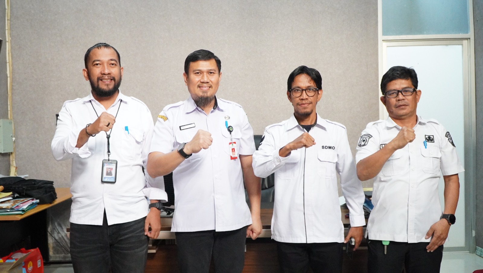 Ketua Bawaslu Luwu Timur Pawennari bersama Koordinator Divisi Hukum, Pencegahan, Parmas dan Humas Sulkifli melakukan konsolidasi demokrasi bersama Dinas Pemberdayaan Masyarakat dan Desa (DPMD) Kabupaten Luwu Timur, Rabu (16/9/2026).
