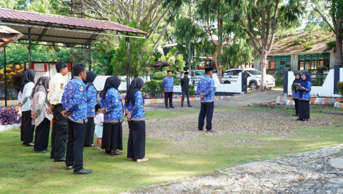 Upacara Peringatan Hari Ibu ke-97 di Halaman Kantor Bawaslu Luwu Timur, Senin (22/12/2025).