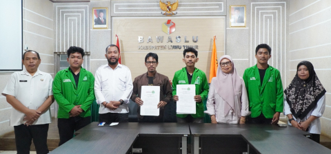 penandatanganan Nota Kesepahaman Bersama (MoU) antara Bawaslu Kabupaten Luwu Timur dan Pengurus Pusat Himpunan Mahasiswa (HAM) Luwu Timur Batara Guru, Rabu (13/5/2026), di Kantor Bawaslu Luwu Timur.