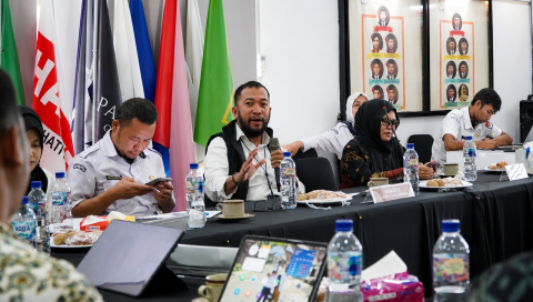 Koordinator Divisi Hukum, Pencegahan, Partisipasi Masyarakat dan Humas Bawaslu Kabupaten Luwu Timur Sulkifli, meminta layanan informasi publik KPU harus aksesibel bagi penyandang disabilitas. Hal tersebut disampaikan dalam Forum Konsultasi Publik (FKP) Standar Pelayanan Pemutakhiran Data Pemilih Berkelanjutan dan Pelayanan Informasi Publik Tahun 2026 yang dilaksanakan di Kantor KPU Luwu Timur, Kamis (27/8/2026).