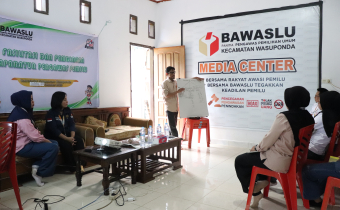 Fasilitasi Pembinaan Aparatur Pengawas Pemilu di Wasuponda, Pawennari Sampaikan Tiga Komponen Pelaksanaan Pembinaan