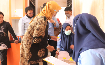 Komisioner dan Staf Bawaslu Luwu Timur Lakukan Tes Urine