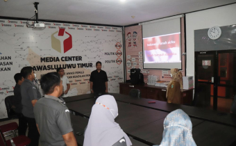 Lagu Kebangsaan Indonesia Raya Berkumandang di Kantor Bawaslu Luwu Timur