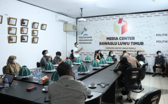 Tingkatkan SDM Kehumasan, Bawaslu Luwu Timur hadirkan Narasumber Wartawan Harian Palopo Pos dan Pimpinan Bawaslu SulSel