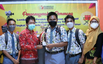 Terima Hadiah Lomba, Peserta Sampaikan Apresiasi dan Harapannya Kepada Bawaslu Luwu Timur