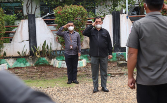 Kepala Sekretariat Bawaslu SulSel Pimpin Apel Pagi di Kantor Bawaslu Luwu Timur