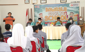 ‘Bawaslu Goes to School’ Strategi Edukasi Pemilih Pemula dalam Berdemokrasi