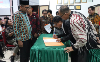 Perkuat Komitmen Panwaslu Kecamatan Melalui Perjanjian Kinerja