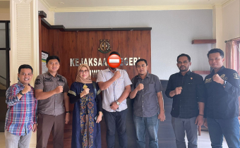 Penyerahan Tersangka dan Barang Bukti ke Kejaksaan Negeri Luwu Timur terkait Dugaan Tindak Pidana Pemilihan adanya ASN yang melakukan Tindakan Menguntungkan salah satu Pasangan Calon Bupati dan Wakil Bupati Luwu Timur Tahun 2024.