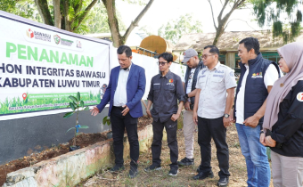 penanaman pohon manggis simbol kejujuran dan integritas
