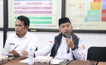 Koordinator Divisi Hukum, Pencegahan, Partisipasi Masyarakat dan Humas Sulkifli saat menghadiri Rapat Pleno Pemutakhiran Data Pemilih Berkelanjutan Triwulan II Tahun 2025 yang digelar KPU, Rabu (2/7/2025)/ Foto: Humas Bawaslu Luwu Timur