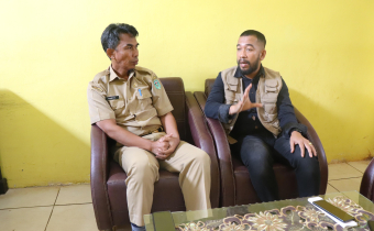 Koordinator Divisi Hukum, Pencegahan, Partisipasi Masyarakat dan Humas saat melakukan koordinasi dengan Dinas Sosial Pemberdayaan Perempuan dan Perlindungan Anak (Dinsos P3A) terkait data pemilih penyandang disabilitas, Selasa (19/8/2025)