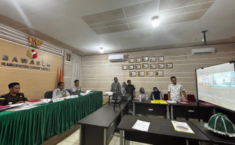 Sentra Gakkumdu Kabupaten Luwu Timur saat mengikuti sesi Penilaian Tahap II (wawancara) Gakkumdu Award 2025 yang digelar daring oleh Bawaslu Republik Indonesia melalui zoom meeting, Selasa (18/11/2025).