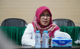 Ketua Bawaslu Provinsi Sulawesi Selatan Mardiana Rusli saat menyampaikan arahan dalam kegiatan Evaluasi Pengawasan Pemutakhiran Data Pemilih Berkelanjutan (PDPB) yang digelar di kantor Bawaslu Luwu Timur, Kamis (20/11/2025)