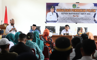 Koordinator Divisi Hukum, Pencegahan, Partisipasi Masyarakat, dan Humas Bawaslu Luwu Timur Sulkifli  menekankan pentingnya pengawasan partisipatif sekaligus memperkenalkan berbagai inovasi program pendidikan politik yang digagas Bawaslu sebagai upaya meningkatkan Pendidikan politik bagi masyarakat. Hal itu disampaikan, saat menjadi narasumber dalam kegiatan Sosialisasi Pendidikan Politik Tahun 2025 di Aula Kantor Kesatuan Bangsa dan Politik, Senin (1/12/2025).