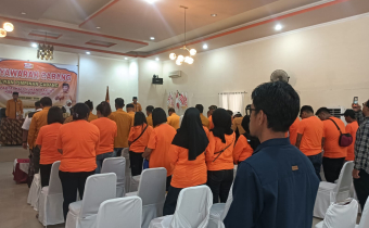 Ketua Bawaslu Luwu Timur Pawennari (kemeja berwarna biru navy)Hadiri Pengukuhan DPC Hanura Periode 2026-2030 di hotel Sikumbang, Selasa (6/1).