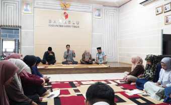 Ketua Bawaslu Luwu Timur Pawennari saat menyampaikan kultum jumat sehati yang dilaksanakan pada, Jumat (27/2/2026)