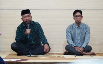 Koordinator Divisi Hukum, Pencegahan, Partisipasi Masyarakat dan Humas Sulkifli saat menyampaikan kultum jumat, Jumat (27/2/2026))
