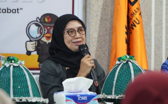 Koordinator Divisi Penanganan Pelanggaran dan Penyelesaian Sengketa Bawaslu Kabupaten Luwu Timur Sukmawati Suaib saat menjadi pemateri dalam kegiatan Pendidikan Pengawas Partisipatif (P2P) yang dilaksanakan di Kantor Bawaslu Luwu Timur, Senin (18/5/2026).