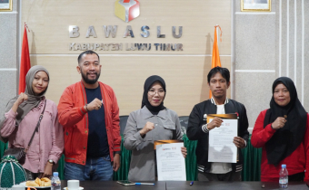 Kunjungan Ketua Aliansi Masyarakat Adat Nusantara (AMAN) Kabupaten Luwu Timur Hamra ke Kantor Bawaslu Luwu Timur, Kamis (13/8/2026).