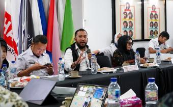 Koordinator Divisi Hukum, Pencegahan, Partisipasi Masyarakat dan Humas Bawaslu Kabupaten Luwu Timur Sulkifli, meminta layanan informasi publik KPU harus aksesibel bagi penyandang disabilitas. Hal tersebut disampaikan dalam Forum Konsultasi Publik (FKP) Standar Pelayanan Pemutakhiran Data Pemilih Berkelanjutan dan Pelayanan Informasi Publik Tahun 2026 yang dilaksanakan di Kantor KPU Luwu Timur, Kamis (27/8/2026).
